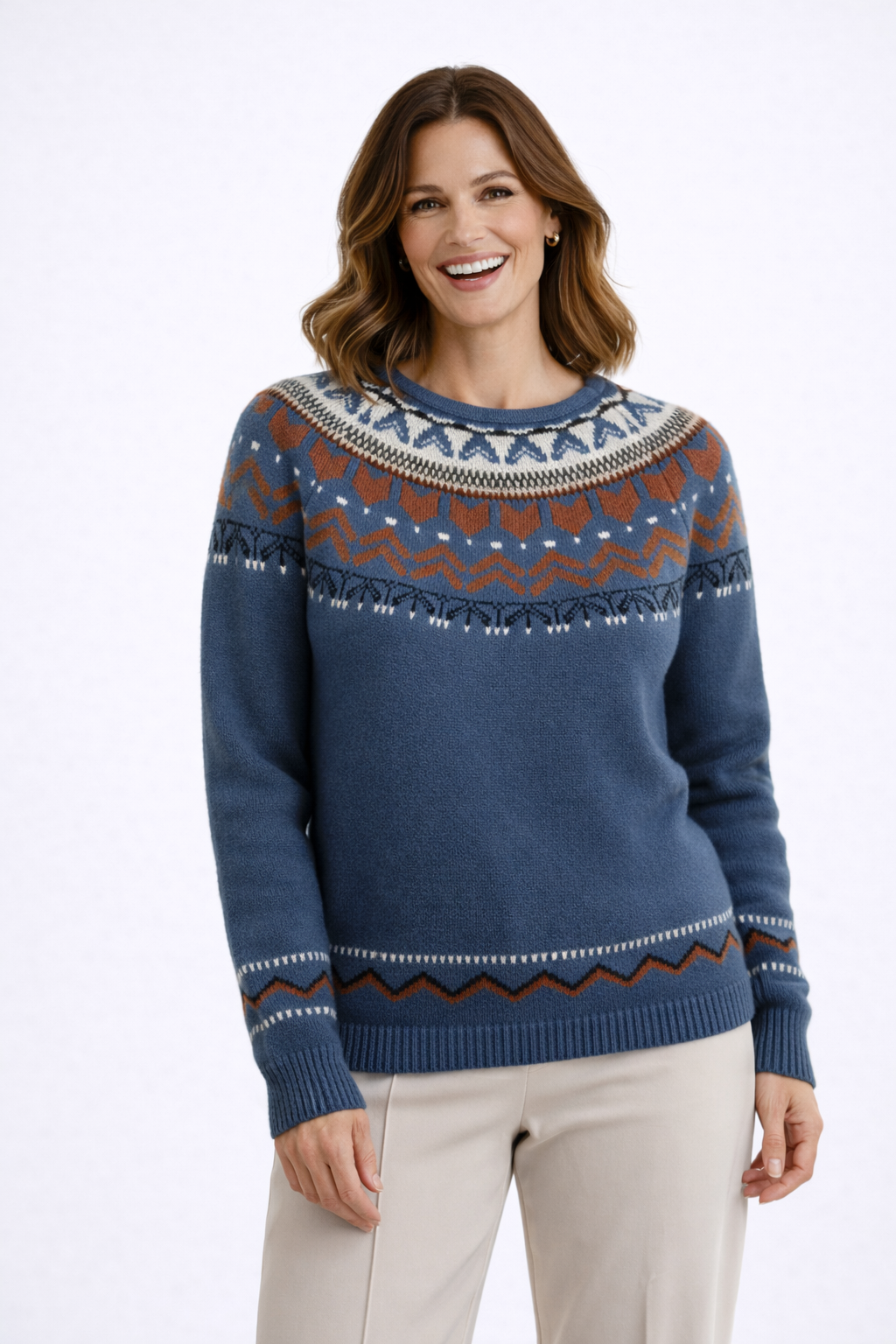 FERNANDA – Jersey cálido con detalle de tejido tradicional en los hombros.