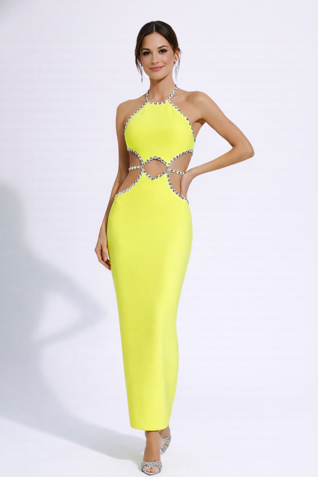 MARIBEL - Vestido Maxi Amarillo con Cuello Halter y Detalles de Pedrería Brillante