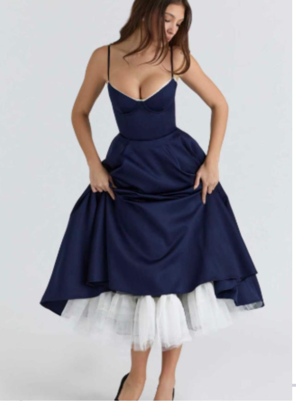 NATALIA - Vestido midi estructurado con escote corazón y falda voluminosa de tul